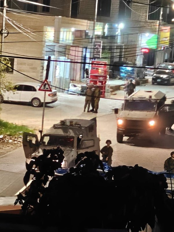 اندلاع مواجهات في قرية النبي صالح شمال غرب رام الله، والاحتلال يُطلق قنابل الغاز والصوت تجاه الشبان....