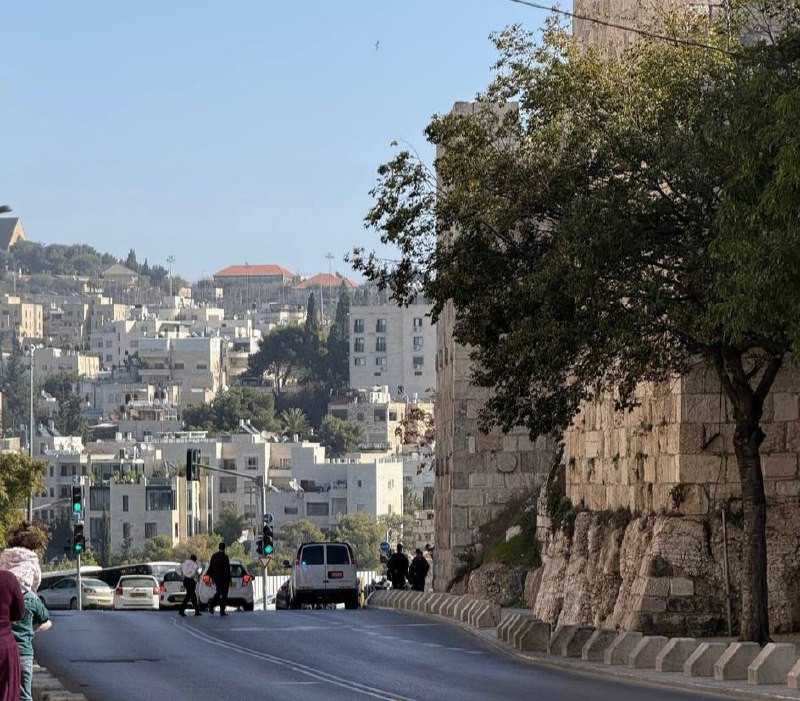 قوات الاحتلال تنتشر في طريق سوق الجمعة وتعرقل وصول الأهالي إلى المسجد الأقصى...