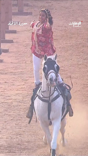 8 eguwwOyEnAsS4r.jpg