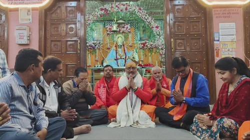 जयपुर में सिंधी समाज के मंदिर में भगवान झूलेलाल जी के दरबार से 05 12 2025.jpg