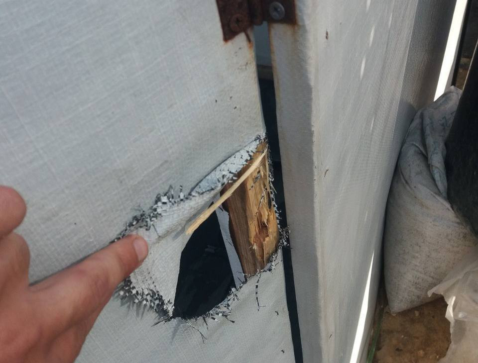 صور تظهر إطلاق نار عشوائي على خيام النازحين في أطراف خانيونس، مصدره طائرات الاحتلال التي تطلق النار في وسط المدينة....