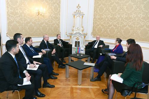 G7ZRMGMWQAAClQ5.jpg