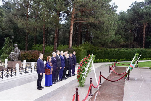 G7Y5ubdWEAAYLUS.jpg