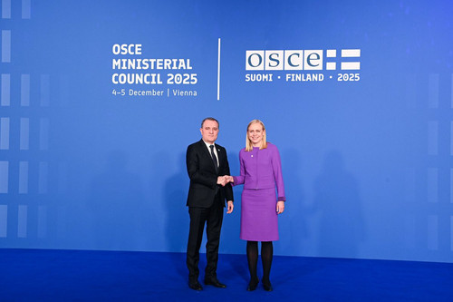 G7VDcq XAAEBUSO.jpg