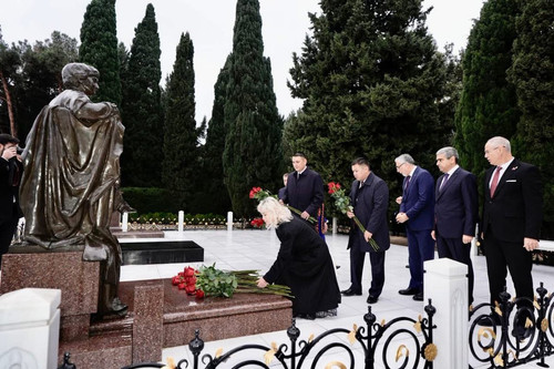 G7ZNlzAaMAAaTiN.jpg