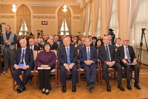 G7UjRYyXcAA v e.jpg