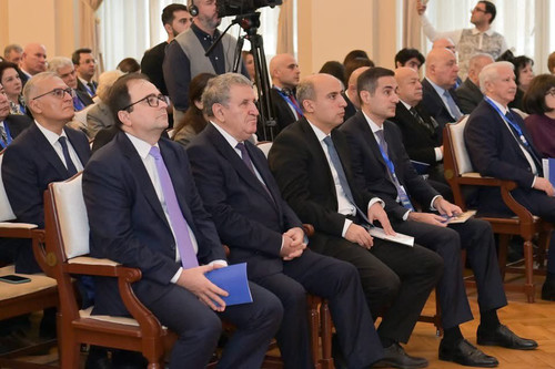 G7UjRYyWkAAof74.jpg