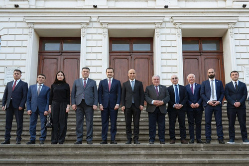 G7bOOJdb0AMYcq2.jpg