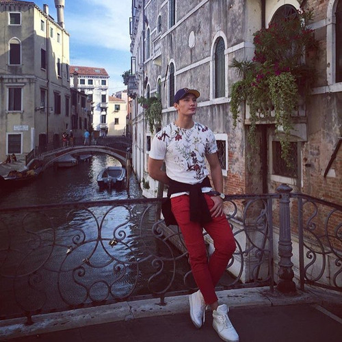 hothunk vietnam 31187673 376213149562447 6161753850291159040 n.jpg