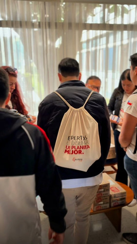 xLc 6ZeYk98uJ46A.jpg