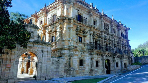 FqYbsVKWAAAJjQn.jpg
