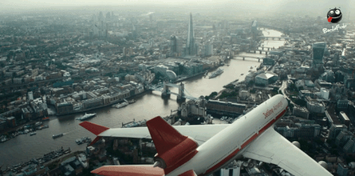 Flugzeug im Anflug ueber London.gif