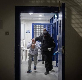 مكتب إعلام الأسرى: أسرى غزة في سجن النقب يؤكدون تعرضهم لمعاملة قاسية ووحشية من قبل إدارة السجن شملت الإهمال المتعمد وفرض عقوبات جماعية....