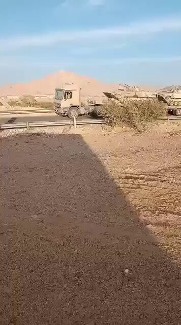 AvFYnWybr G2S5Bx.jpg