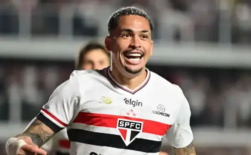 Luciano brilha e marca contra o Internacional, se torna a maior "vítima" do camisa 10 do São Paulo