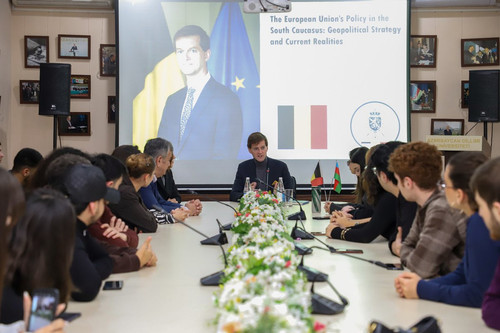 G7ZYnH1b0AApFsZ.jpg