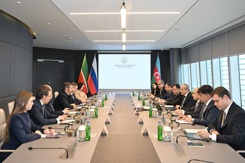 G7ZyK4AWoAAb2nR.jpg