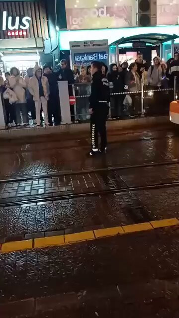 K9Rk0 kyrAeJMQgl.jpg