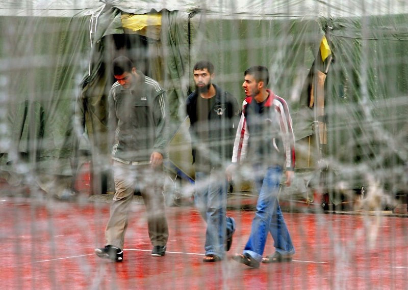 مؤسسات الأسرى تعلن عن استشهاد 3 أسرى من غزة، وهم: تيسير صبابة وخميس عاشور وخليل هنية، نتيجةً للتعذيب الممنهج والمستمر ضدهم...