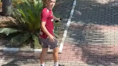 Oscar visita o CT do São Paulo pela primeira vez após polêmica, futuro ainda é incerto