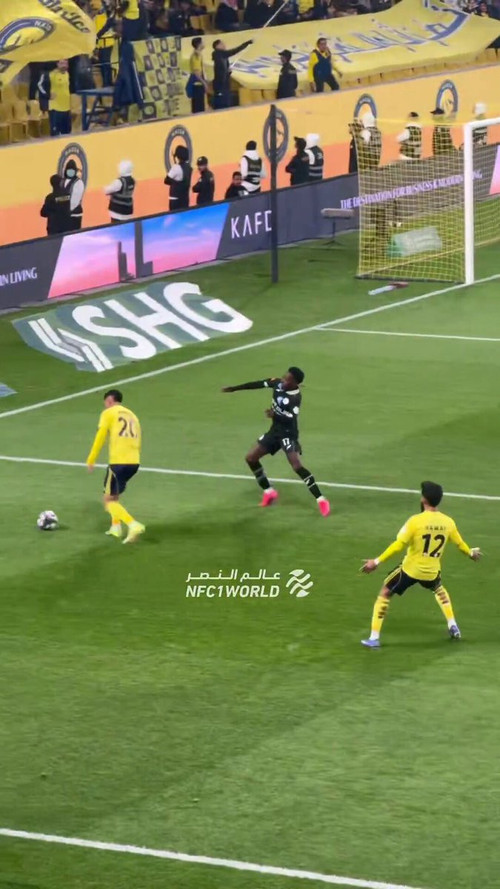 WryEs1he0aLB TIx.jpg