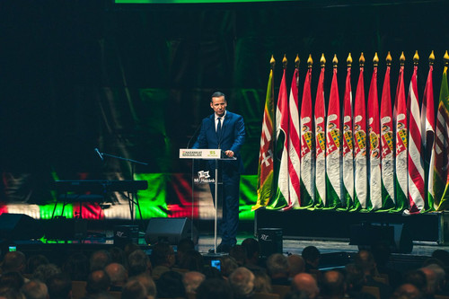 G 5Cm7eWIAAPA26?format=jpg.jpg