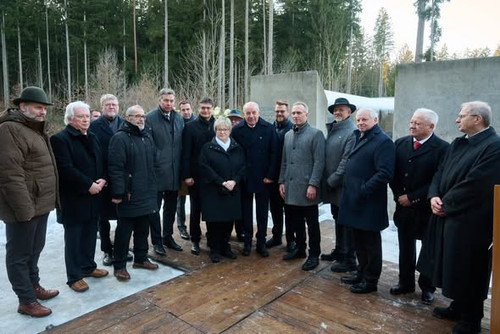 616172992 122270470520239180 3716626163797187687 n.jpg?stp=dst jpg s590x590 tt6& nc cat=103&ccb=1 7&.jpg