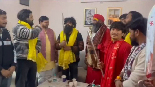 bsKqbH iENgDAnWg.jpg