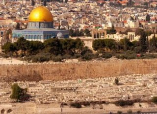 شيخ الأزهر أحمد الطيب: المسجد الأقصى يُشكل ركناً من أركان هوية المسلمين ونحذر من محاولات طمس هويته وتزييف معالمه ونندد بالخطط الإسرائيلية لتهويد مدينة...