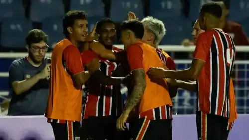 São Paulo supera Bragantino nos pênaltis e avança às quartas da Copinha em emocionante duelo