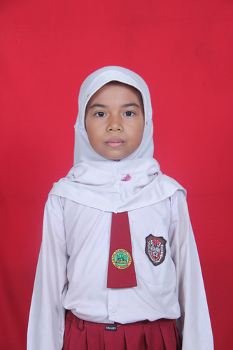 Almira Salna Dzakiyyah.jpg