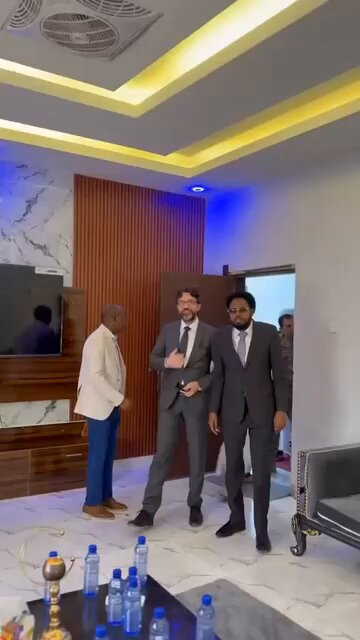 bGNPomBxCzUibOjB.jpg