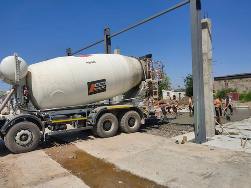 photo 5341621899890462256 y.jpg