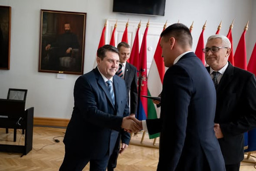 616825912 1771979447197075 7282707409619663410 n.jpg?stp=dst jpg s590x590 tt6& nc cat=111&ccb=1 7& n.jpg