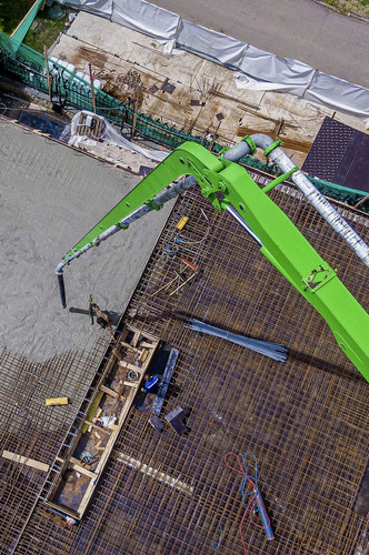 Concrete pouring by crane and concrete pump результат результат.jpg