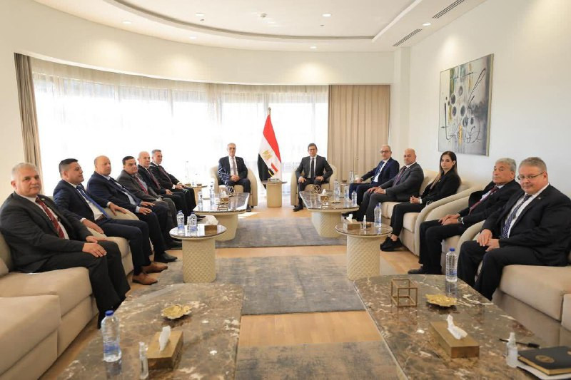 رئيس المخابرات المصرية اللواء حسن رشاد يستقبل اللجنة الوطنية الفلسطينية لإدارة قطاع غزة...