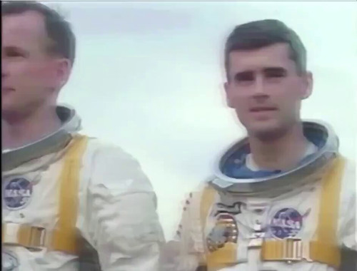 DNEjxK4YwF Vuokn.jpg