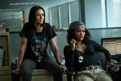THE RIP. (L to R) Catalina Sandino Moreno as Detective Lolo Salazar and Teyana Taylor as Detective N.jpg
