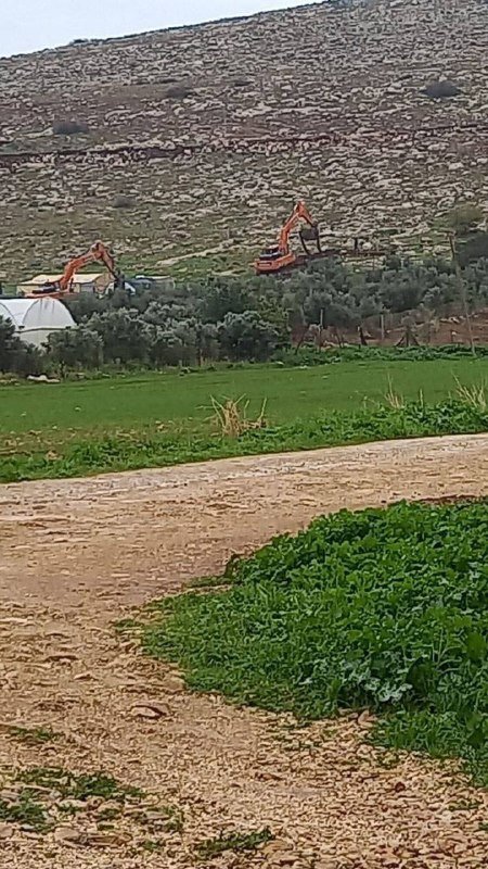 جيش الاحتلال يواصل تدمير الأراضي واقتلاع الأشجار وهدم آبار المياه في قرية عاطوف بالأغوار الشمالية....