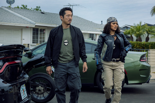 THE RIP. (L to R) Steven Yeun as Detective Mike Ro and Teyana Taylor as Detective Numa Baptiste in T.jpg