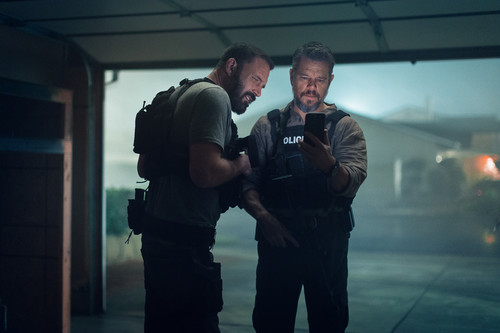 THE RIP. (L to R) Ben Affleck as Det Sergeant JD Byrne and Matt Damon as Lieutenant Dane Dumars in T.jpg