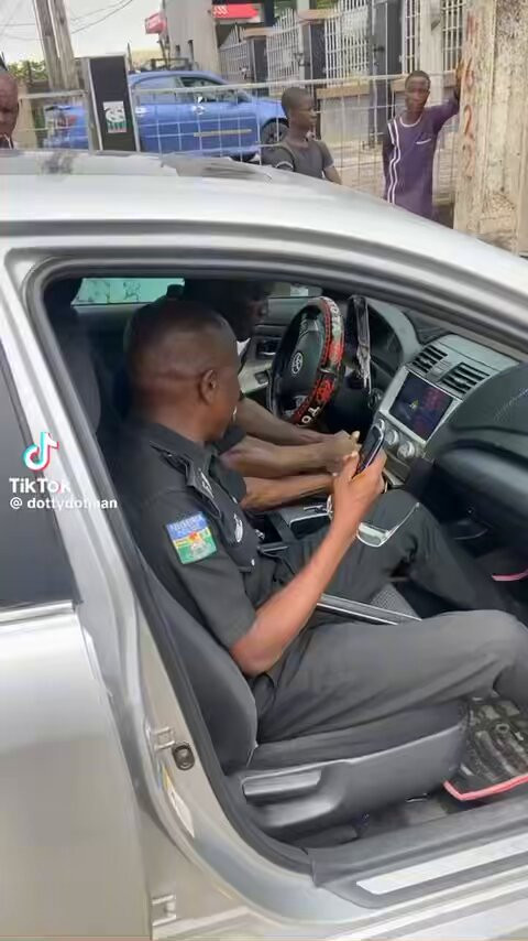 vJ9Fyfv lmeFkSmK.jpg