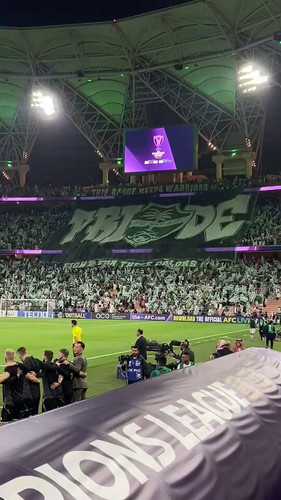 f nbsGeX4sIhsB8r.jpg