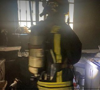 الدفاع المدني: إخلاء ربة منزل وإخماد حريق بمنزل في مخيم الجلزون شمال رام الله....