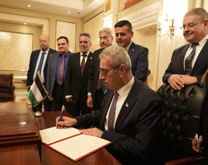 تقارير صحفية: وقّع أعضاء لجنة التكنوقراط الفلسطينية التي ستتولى إدارة شؤون قطاع غزة، الليلة الماضية في مصر، على الإعلان الرسمي لعملهم....