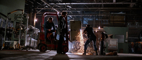 At.Close.Range.1986.2160p.UHD.BluRay.CZ EN.DTS HD.MA.2.0.DoVi.HDR.x265 E.mkv 20251228 110359.662.jpg