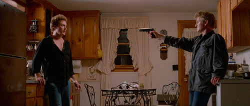 At.Close.Range.1986.2160p.UHD.BluRay.CZ EN.DTS HD.MA.2.0.DoVi.HDR.x265 E.mkv 20251228 110459.818.jpg