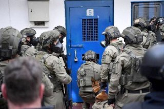 هيئة شؤون الأسرى ونادي الأسير الفلسطيني يؤكدان أن آلاف الأسرى لا زالوا محرومين من حقهم في العلاج الطبي داخل سجون الاحتلال. تسببت سياسة التجويع وظروف ا...