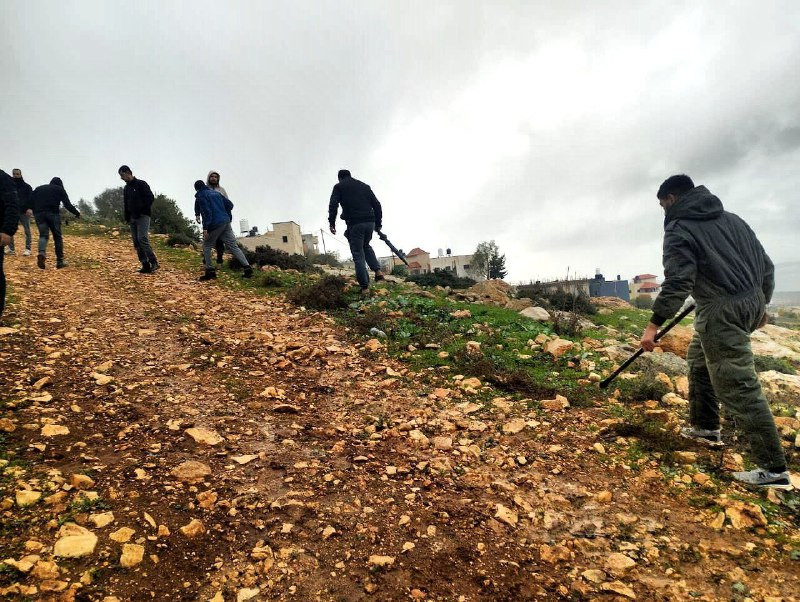 أهالي بلدة رابا جنوب شرق جنين يتصدون لمليشيات المستوطنين على أطراف البلدة....