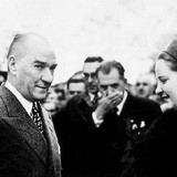 Anadolu Ajans arivinden derlenen fotoraflarla Mustafa Kemal Atatrk 79. lm yldnmnde saygyla anyoruz. 